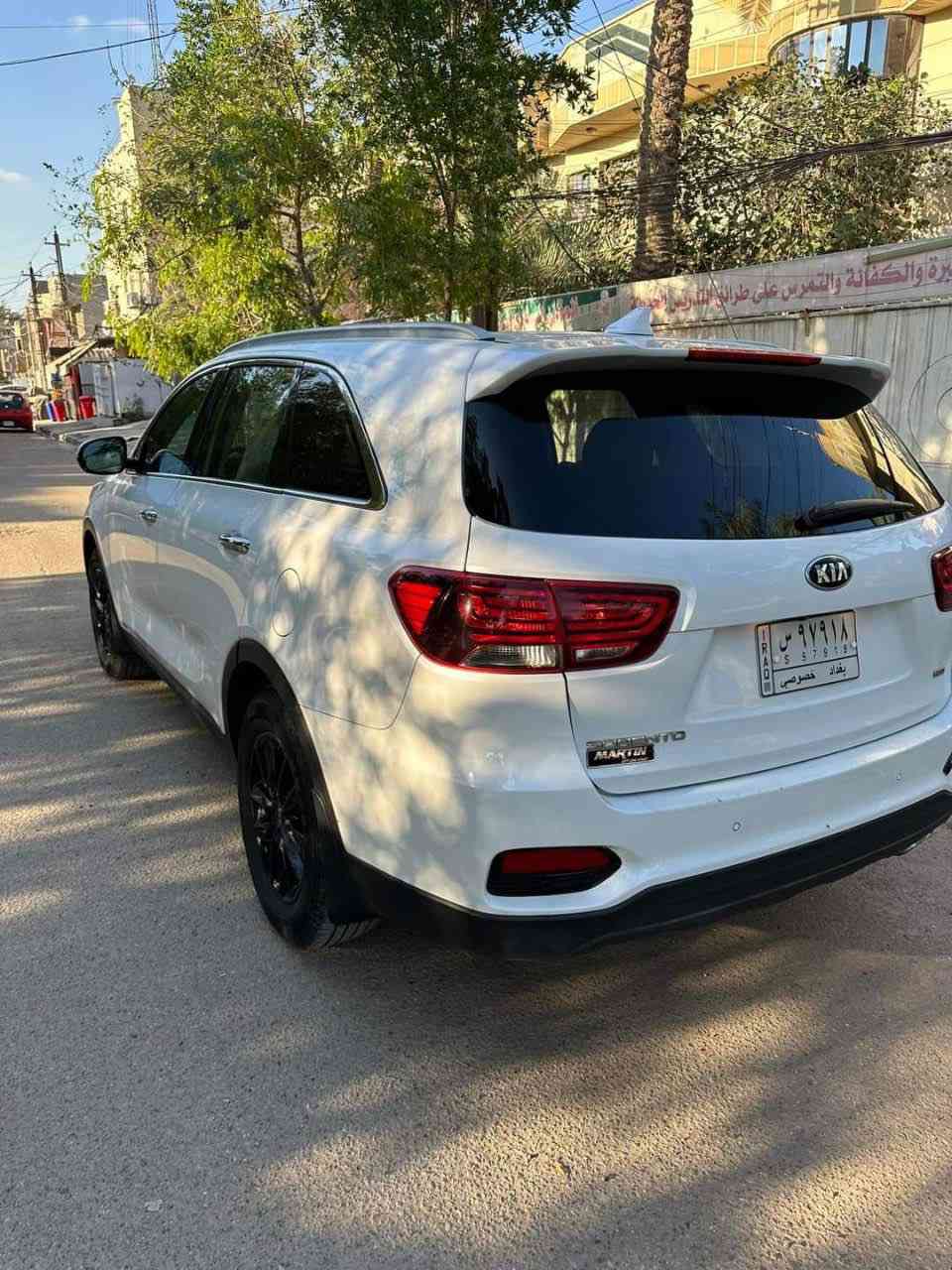 سورنتو مديل 2019
🚗 للبيـــع:   بحالة ممتازة 🚗
المواصفات الفنية والأداء:
• المحرك: 4 سلندر (اقتصادي وقوي) ⚡
• نظام الدفع: فور ويل (4WD/AWD) لثبات تام على كافة الطرق 🌍
• المسافة المقطوعة: عداد قليل (أقل من 70 ألف ميل) 🛣️
الأنظمة والراحة:
• نظام الأمان: رادار أمامي متطور لتجنب الاصطدام 🛡️
• الراحة الداخلية: تدفئة كشنات أمامية (حار) 🔥
• النظام الترفيهي: شاشة لمس تدعم Apple CarPlay و Android Auto (إذا كانت متوفرة) 📲
• التحكم: تحكم ستيرنج كامل + مثبت سرعة 🕹️
حالة السيارة (الضرر):
• الوارد: أمريكي 🇺🇸
• تقرير الحادث: تبديل باب فقط (بدون لغد، بدون شاصي، وبدون إيرباج) ✅
• النظافة: السيارة بحالة الوكالة من الداخل والخارج ولا تحتاج أي مصاريف.
التفاصيل والموقع:
• العنوان: بغداد  الامين الثانيه 📍
• رقم الهاتف:*********** 📞
