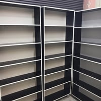 ٣ فاترينات • اعلان محل • ٢ ملكانات