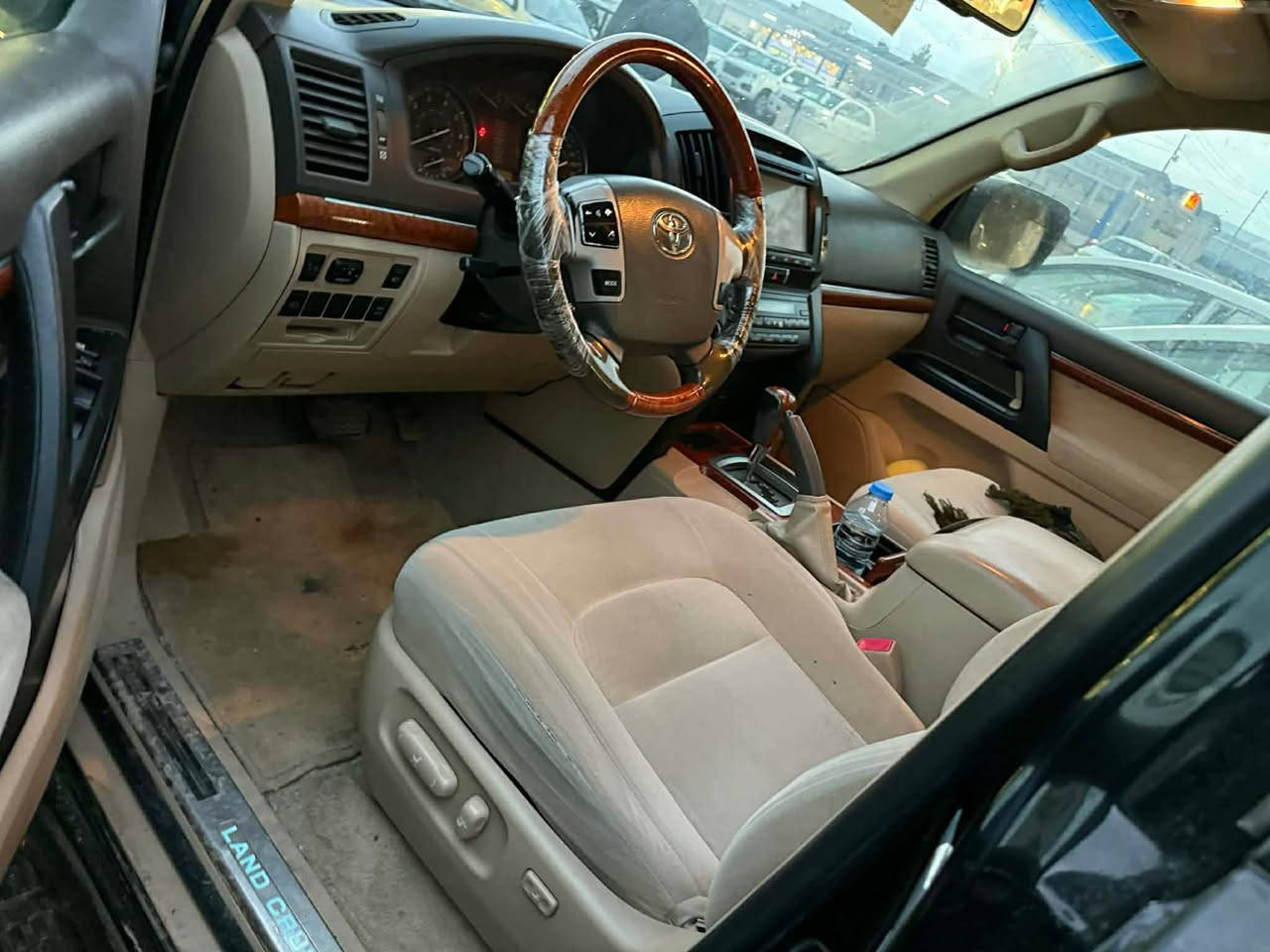 وه نه وشه موديل 2012فول مواسه فات بى بوياغ  ٢ جى  بجوكى سارده هه يه هه موو كيانى به شه رته مه كينه ى نه كراوه ته وه سه نه وى ره قه مى هه موو نويه مالى دوسته سه يا ره كه زؤ ر جوانه 
هه موو كيانى له سه ر بيلاى ما وه ته وه 
سعرى 335 وه ره قه كميك مجال
له كؤيه داده نيشم
***********
*********** كويسينجاك, أربيل
