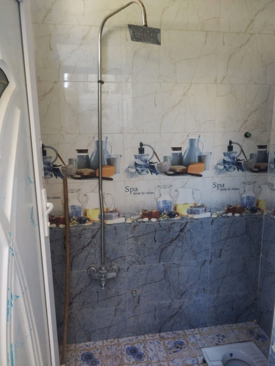 بيت ركن مساحه 100 وجهين بناء جديد طابوق صب كونكريت حي اريدو قرب مكتب البدري للعقار مكان ومنطقه جدا راقيه السعر 165 قفل قفل
للأستفسار *********** مكتب عقارات البدري
