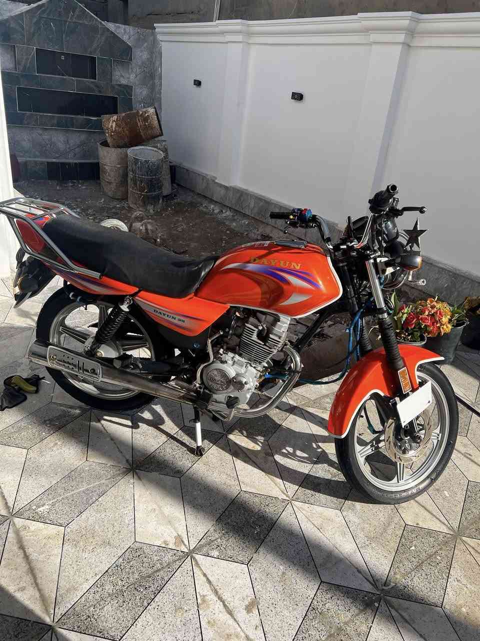 السلام عليكم دايون للبيع موديل 22 اوراق سكنر دراجة نضافة فول مكاتبة بيها و اكاتبك بيها صالنصة مفلترة طرب المكان حلة وردية خارج السعر خاص الرقم ***********
