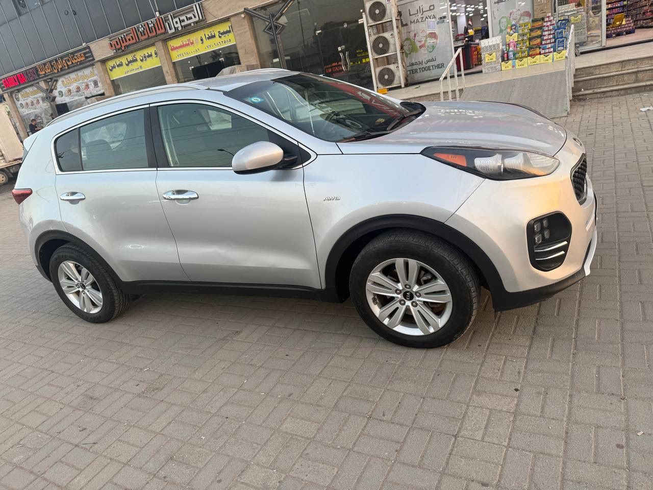 كيا سبورتج للبيع موديل 2017
وارد امريكي حادثهه بسيط جدآ 
فقط بنيد صبغ 
السياره جديده جدآ ماشيه 27 الف mi
جاهزه من كلشي رقم جديد وهزه جديده 
تحويل مباشر 
السياره فور ويل 
محرك 2400 gdi
كير محرك كفاله من الفتح 
السعر المطلوب ١٦٥ للاستفسار الاتصال
على ***********
