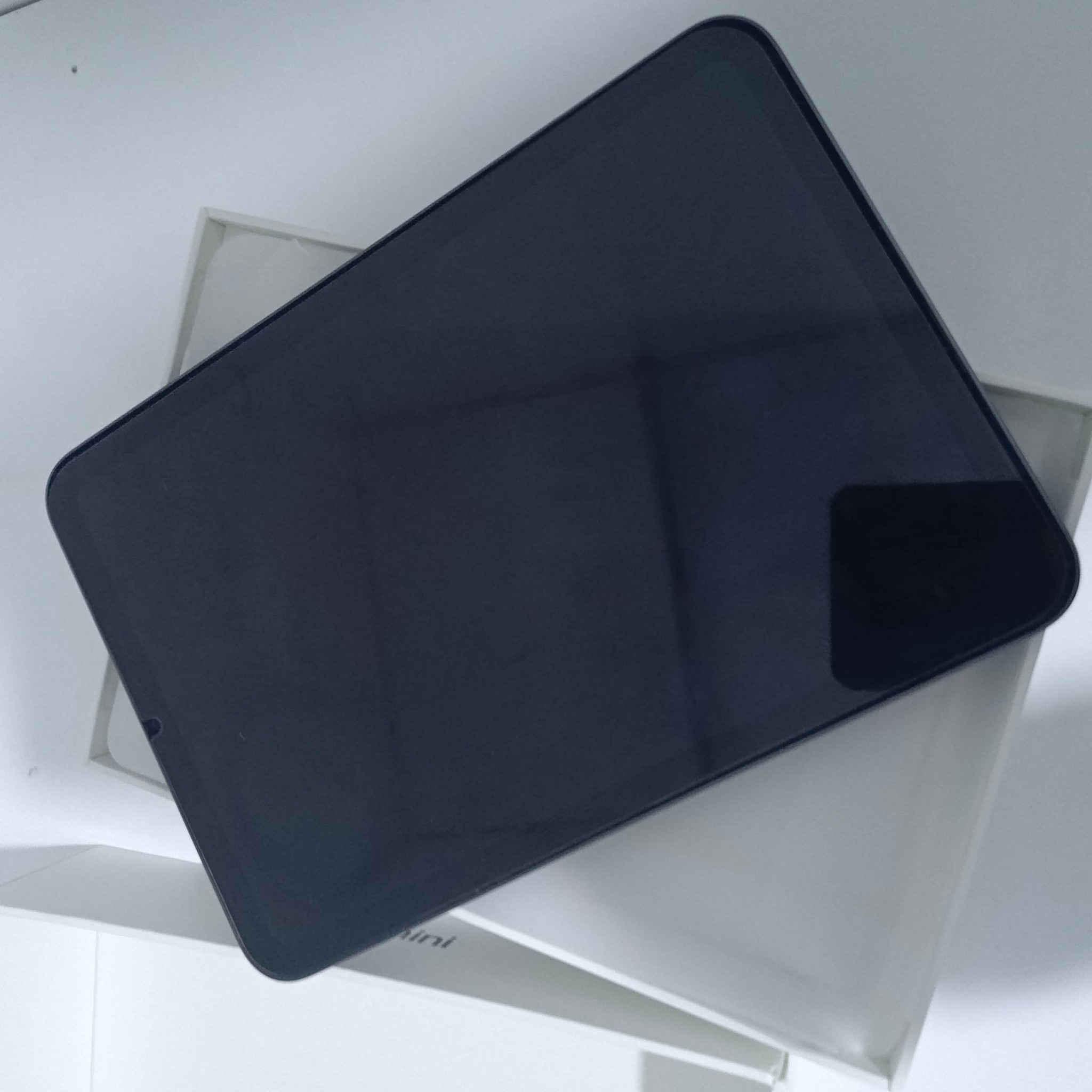 ايباد ميني 6 للبيع:
- *الذاكرة*: 64 جيجابايت
- *اللون*: Silver
- *الشاشة*: 8.3 بوصة Liquid Retina IPS LCD
- *المعالج*: Apple A15 Bionic
- *الكاميرا*: خلفية 12 ميجابكسل، أمامية 12 ميجابكسل
- *نظام التشغيل*: iPadOS 15
- *البطارية*: 5124 مللي أمبير
- *دعم*: قلم آبل الجيل الثاني، USB-C 3.1، 5G

حالة الجهاز: مستعمل (بحالة جيدة)
- نضافة الجهاز: ٪100 (بدون أي شخط أو خدش)
- ملحقات: كفرين + لاصق شاشة + الشاحن الأصلي
- *المكان*: كركوك
السعر: 375 الف (قابل للتفاوض بسيط)


**إذا كنت صاحب هذا الإعلان وتريد حذفه لأي سبب، رجاءا أرسل رسالة إلى الدعم الفني**