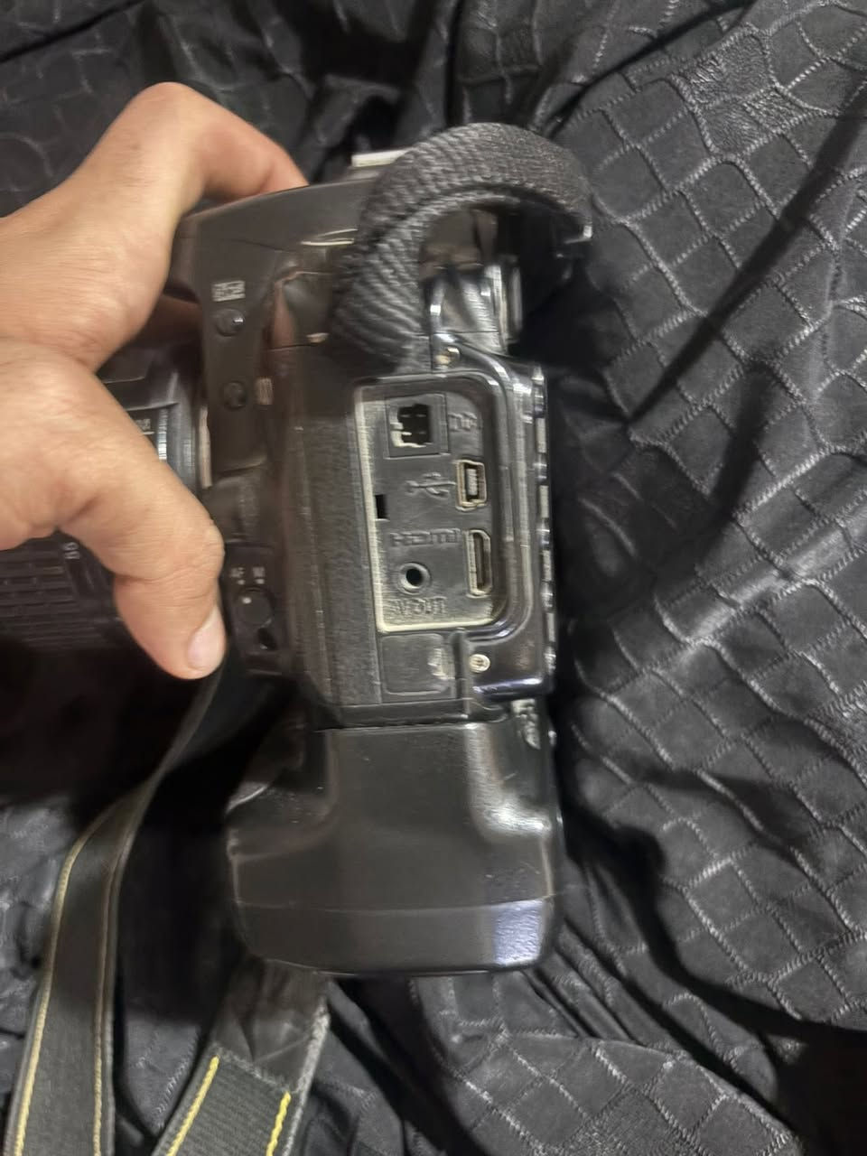 كتمره نيكون d90 وعدسات ثنين 
عنواني بغداد الامين ثانيه
***********
