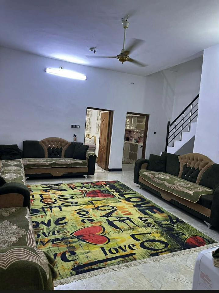 الدار للبيع 
المساحه:١٢٥م
الموقع: حي ميسان الشريط منطقه الاربعه وثمانين عرض الشارع ١٥ متر
البيت صب غرفه وصاله واستقبال ومطبخ الطابق الثاني غرفه وصاله 
السعر: ١٤٠
الرقم:***********
