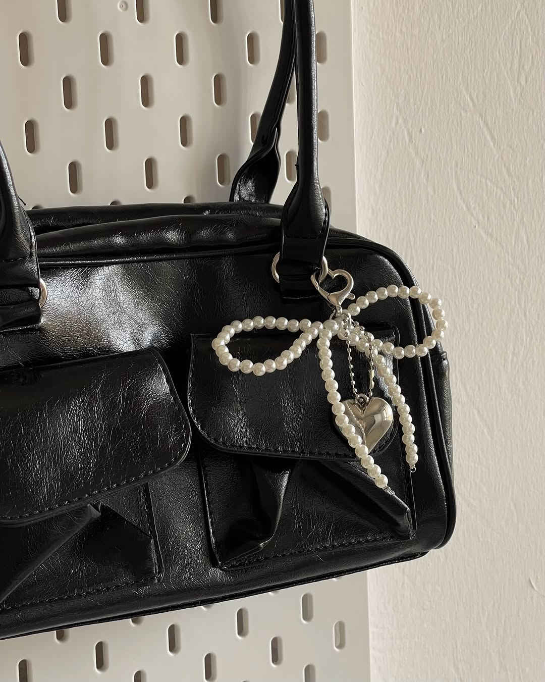 Black leather bag ୨ৎ
بدون المدالية ، 10.000 💌


**إذا كنت صاحب هذا الإعلان وتريد حذفه لأي سبب، رجاءا أرسل رسالة إلى الدعم الفني**