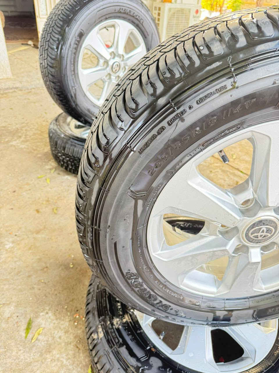 السلام عليكم تخم تاير دلوب ياباني ويل الاصلي لاندكروز موديل 2025 زيرو غير مستخدم
السعر الاتصال على رقم الهاتف ***********
العنوان الديوانية
