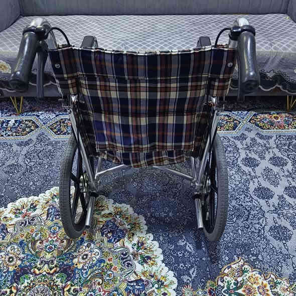 كرسي متحرك لذوي الاحتياجات الخاصة صنع ياباني المنيوم بالكامل عرض المقعد 40 تاير 16..جدادية تامة استعمال يابان فقط الاتصال او المراسلة ***********
