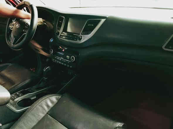 .السلام عليكم
توسان موديل 18 فول مواصفات سياره 1/1
ورد مريكي الحادث جملغ بنبد بدون دوخل سونار موجود بل 
كير محرك تبريد مكينه كفاله عامه 
تخم تاير شواصي مكفولات بلادي 
دوخل نظيفه سياره حلو معنا الكمله بل 
فول مواصفات سياره 
1/1
رقم بغداد نكليزي سنويا جديد هزه جديد تحويل ثاني يوم 
سعار سياره 145بي مجال شي بسيط 
العنوان بغداد بلديات نتصل وتدلل 
***********
