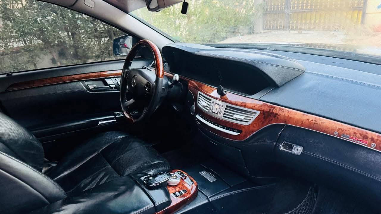 سلام عليكم سياره للبيع موديل 2007 مكان السياره بغداد بلديات ***********
