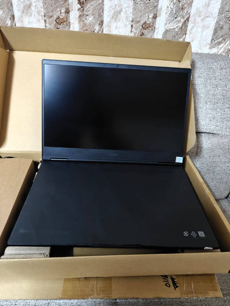 HP Omen 16 (Dark Blue)
المعالج:
AMD Ryzen™ 9 7940HS (Radeon™ 780M Graphics)
كرت الشاشة:
NVIDIA® GeForce RTX™ 4070 (140W TGP)
الرام:
16GB DDR5
التخزين:
1TB SSD (SK hynix)
الحالة/الشاشة:
Open Box / شاشة 16.1 انش hz165  / اللون الأزرق الداكن المائل للبنفسجي
مليون و 800 قفل شامل التوصيل
