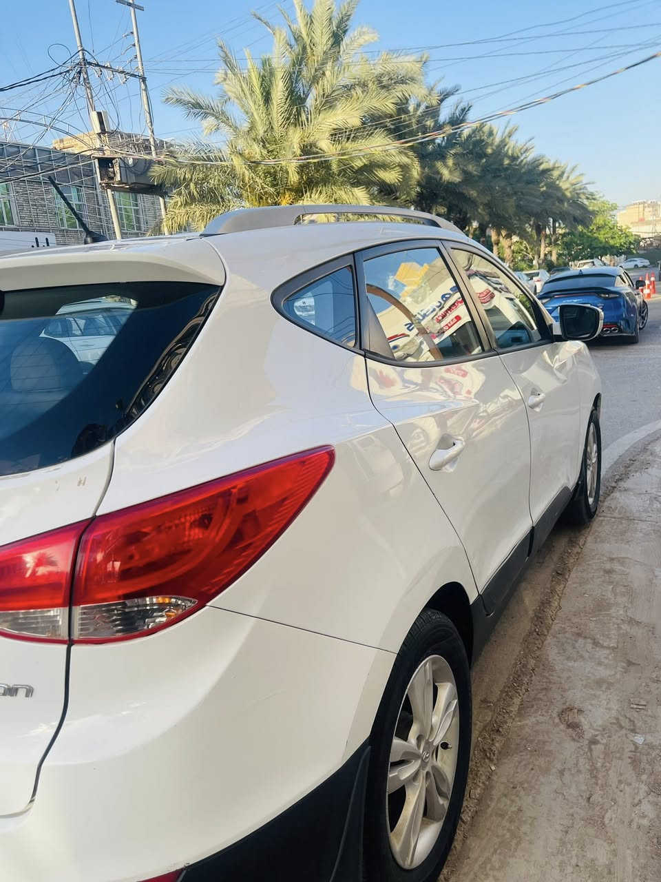 للبيع هيونداي توسان 2013 وارد خليجي 🚗
✅ اللون: أبيض
✅ محرك 2400 
✅ أوتوماتيك (محرك دوش)
✅ الممشى: 240 ألف كم
✅ رقم بابل وباسم المالك

السيارة مرتبة جدًا واستخدام شخصي، كلشي بيها شغال وما تحتاج أي مصروف.
بيها بنيد مصبوغ وبابين جهة السايق اثر شخوط.

💵 السعر: 130 ورقة وقابل للتفاوض بالمعقول بعد المعاينة.
📍 المكان: كربلاء

للجادين فقط:
📞 ***********

والصور مرفقة بالمنشور.
