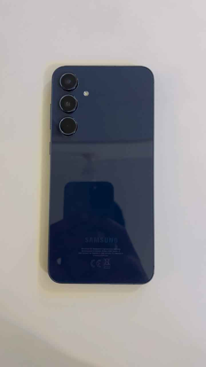 اسم جهاز : Galaxy A55 5G
الاصدار الاول 
البطارية : 5000 مللي امبير  25 واط 
الذاكره : 128 جيجابايت ورام 8 
تحديثات جهاز : اخر تحديث 6/5 
شاشه : سوبر اموليد 120Hz 
المعالج : 1480 Exynos 
مقاومه : للماء والغبار 30 دقيقه بشهاده
ملاحظه جهاز بدون ملحقات العنوان العمارة حي العامل رقم *********** عمارة, ميسان

