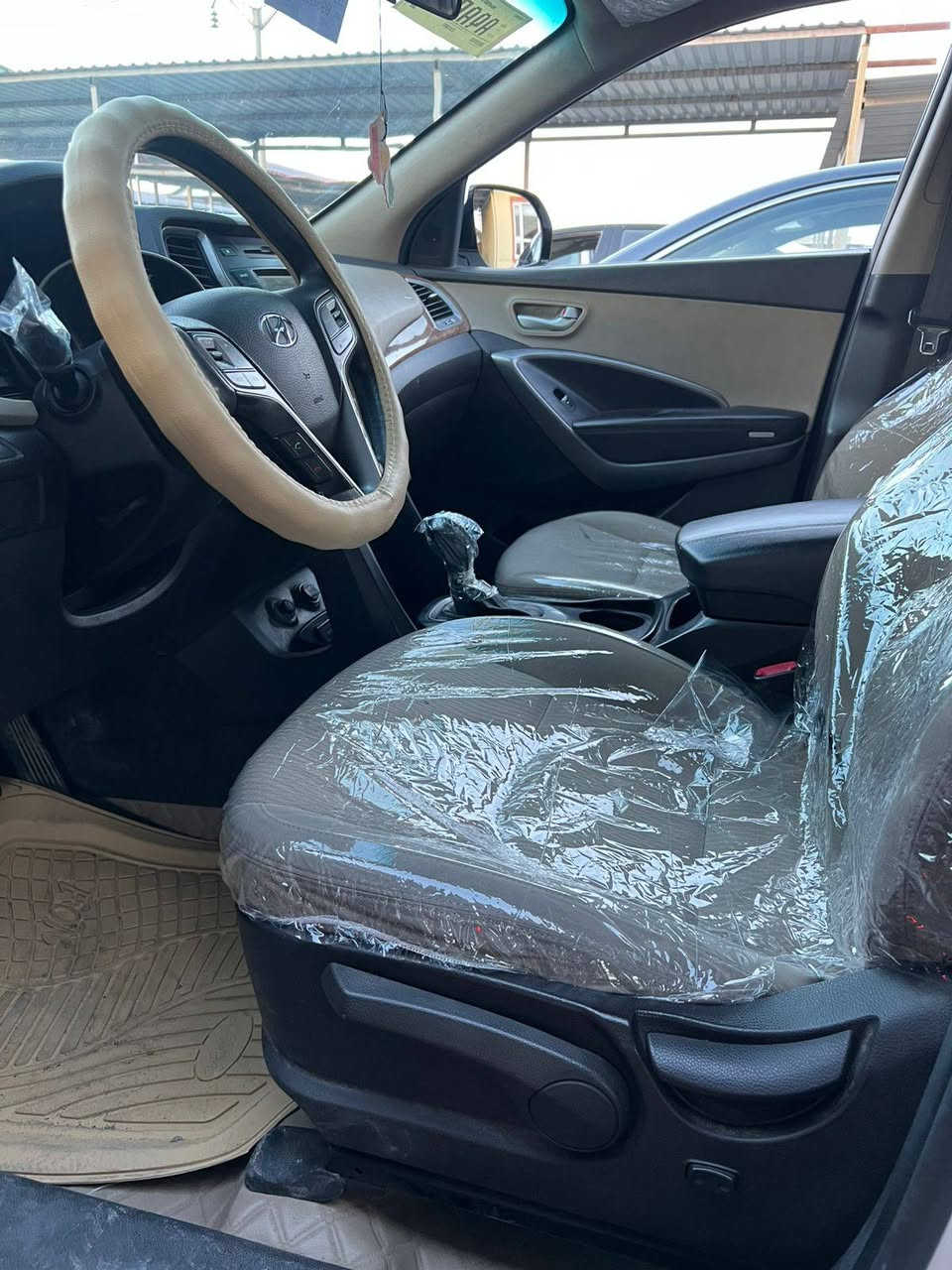 سلام عليكم
رمضان كريم
( بيع فقط ) 
سنتافى خليجي
موديل 2015
 ماشي 233 الف  حقيقي بلا صبغ بي كرت بل جاملغ كير محرك شرط
محرك ( 4 ) بستن دوش 
 ( 7 ) راكب
تحويل وكاله  شرط 
 السعر 148 بي مجال قليل مكان السياره موصل شيخان  رقم موبايل *********** وتساب دهوك, العراق
