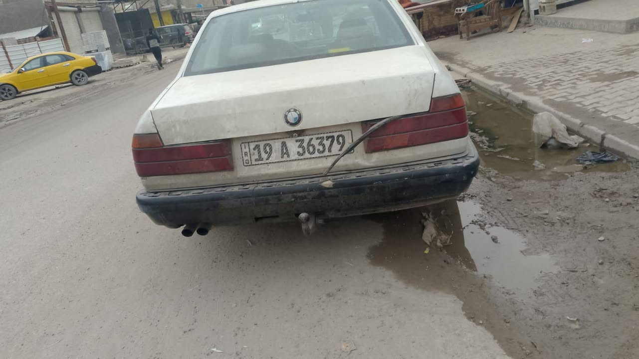 السلام عليكم عندي سياره بيأم  مديل 1993 مكينه زينه كير عادي رقم نكليزي سعر 25 رقم ***********
