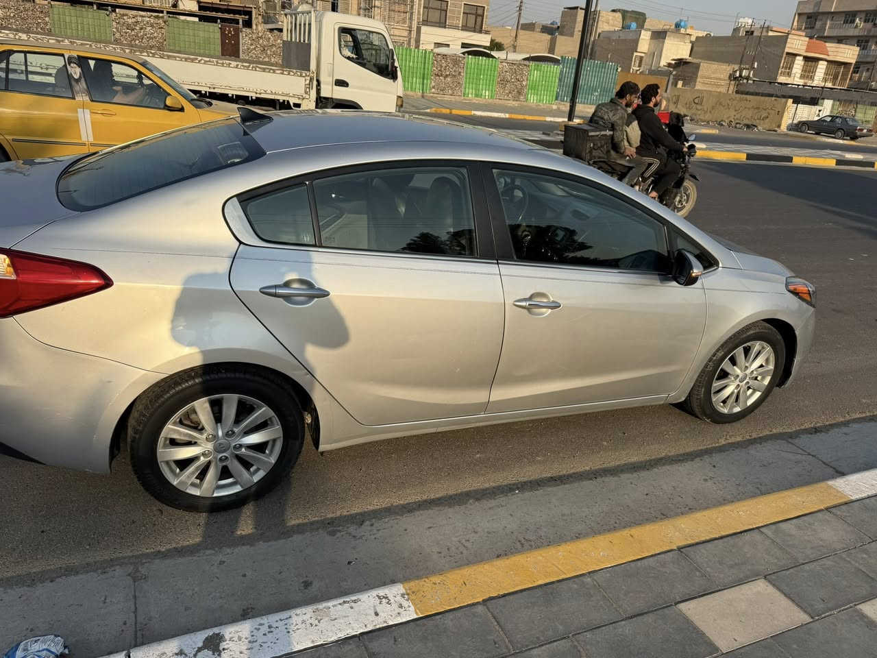 السلام عليكم كيه فورتي 2014 السونر مرفوق مع منشور السياره بدون دواخل مكينه كير كله نظيف وشغال السياره بااسمي السعر 100 الموقع البلديات فقط اتصال 
الرقم : ***********
