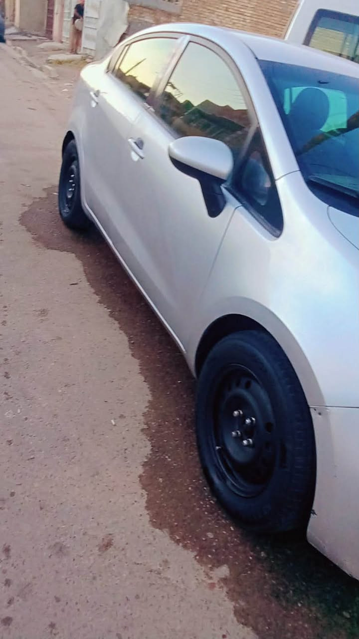 كيا ريو وارد امريكي 1600حادثه جاملغ خلفي بدون دواخل صدر خلفي امامي جديد تخم تاير تدفئه تبريد شاشه كامره حساسات تحكم ستيرن سياره حلوه جاهزه مابيه نقص گبل للشارع السعر 85وبيه مجال 
بغداد الحسينيه الراشديه 
***********
