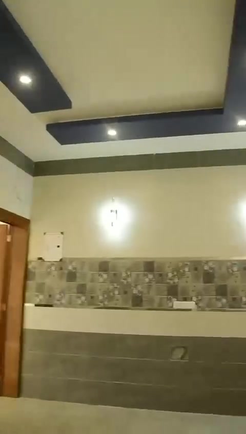 يا الله بيت البيع  150 متر جديد بناء 2025 حي جهاد ضباط المطار قرب على جامعه المشرق حاليا موجر ايجار مليون و 700 خمسه غرف وستقبال ومطبخ وصحيات استفسار ***********
