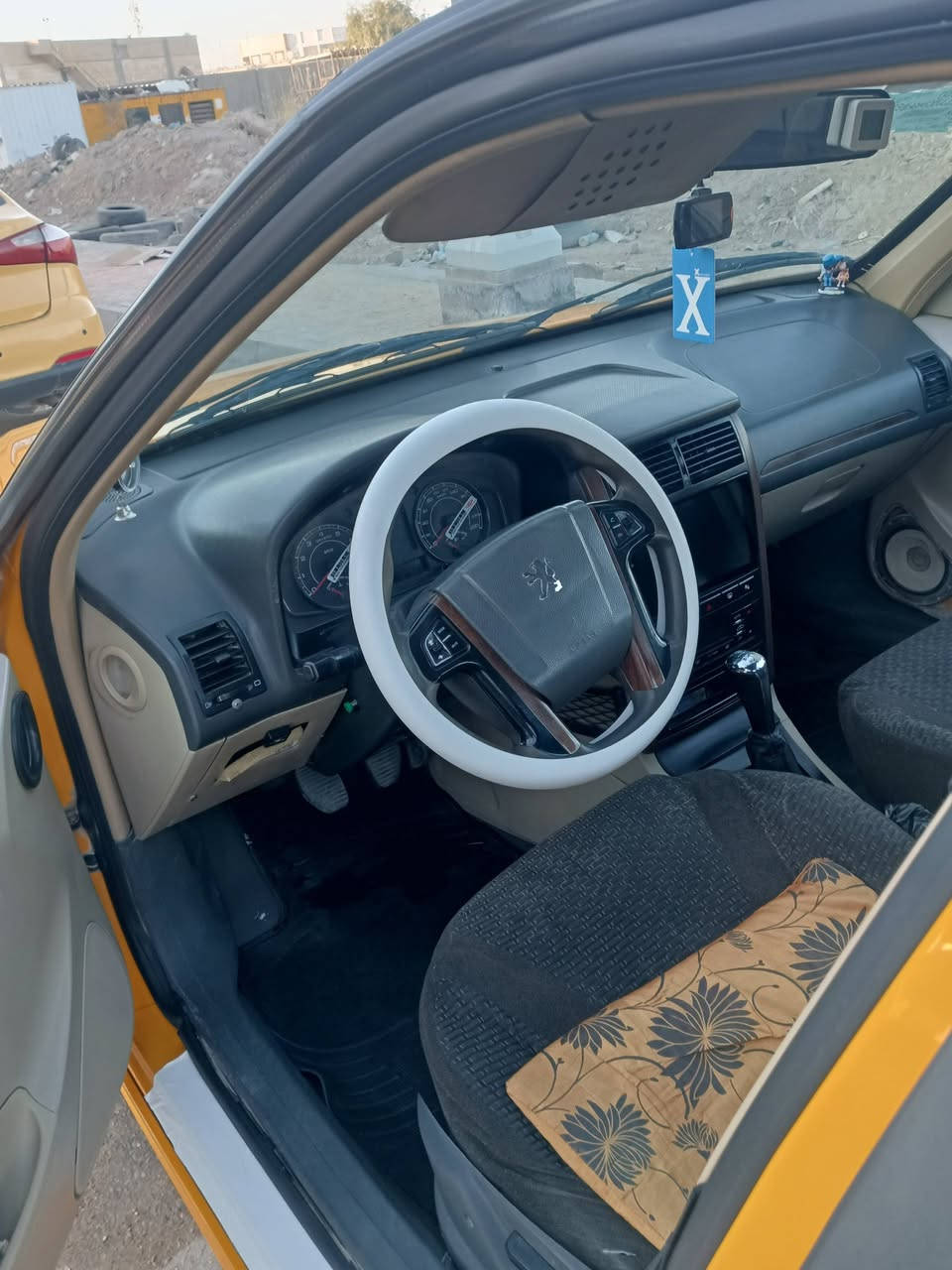 السلام عليكم بيجو بارص2020 السياره بيه جاملغ امامي عكس السايق طخه خارجيه وتبدل شركه بدون دواخل غاز بانزين  هزه جديده سنويه لل ٣١ هىيه غرامات مصفره مكاني  ديوانيه .............***********
