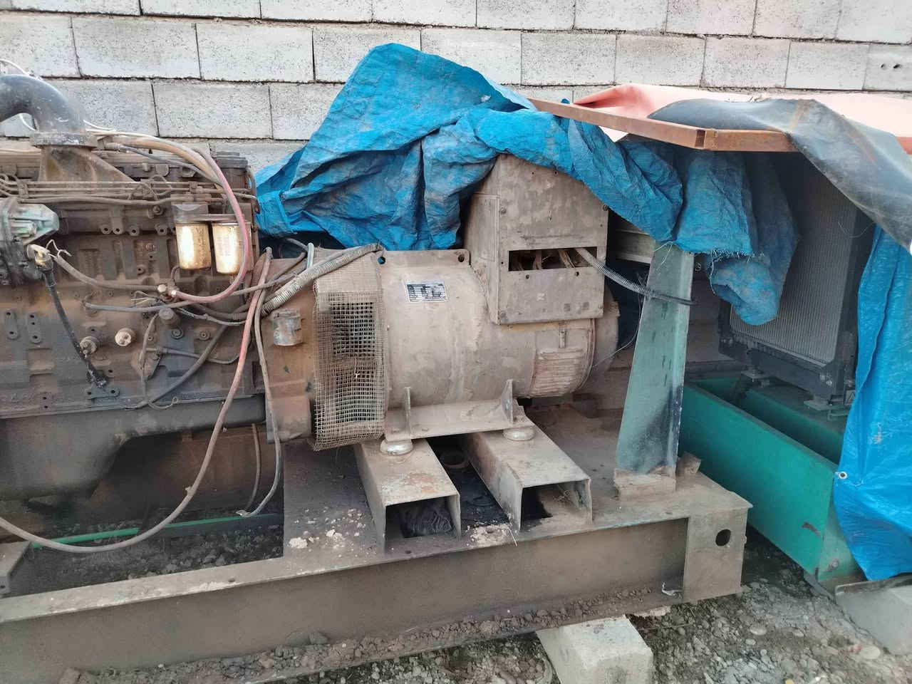 من رخصت الدمن مولدات عدد٢ البيع واحد كمنز ٢٤ مولده ٢٠٠ بيه كازكيت والثانيه فولفو ٧٣  كاطعه كرنك
مولده ٢٠٠  كيفي سانفورد ***********
