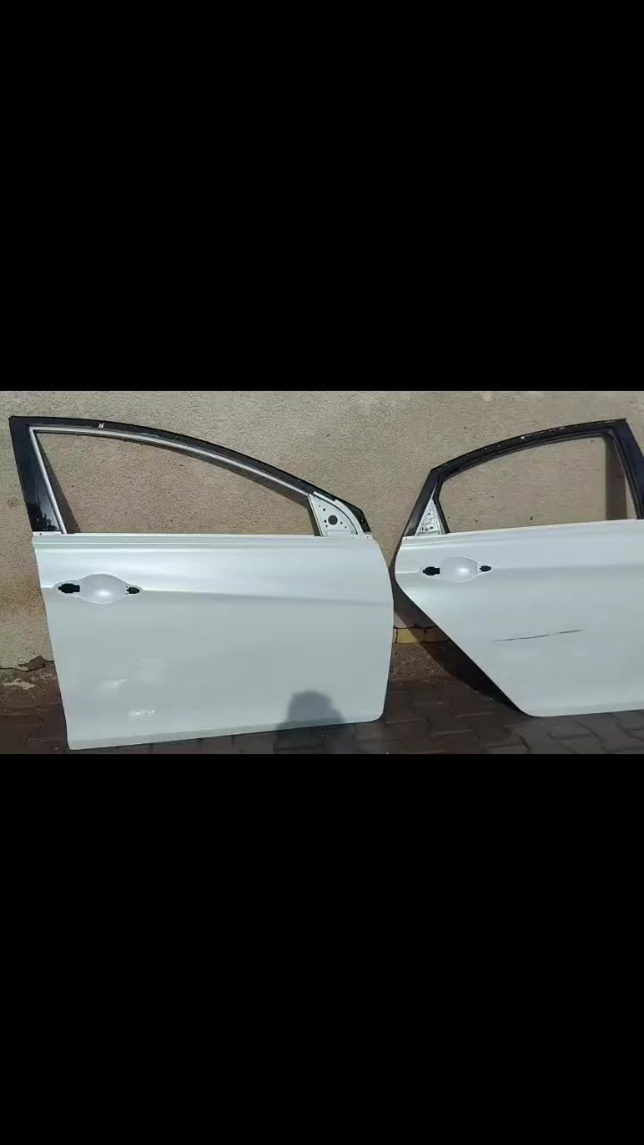 السلام عليكم 
بيبان سوناته موديل 2011 خليجي شركه ومصبوغات بيض جدد بس اكو ضربه بلباب الوره مثل ممبين بصوره جهه اليمنه العنوان كوت ب300 وبيه مجال 
***********
