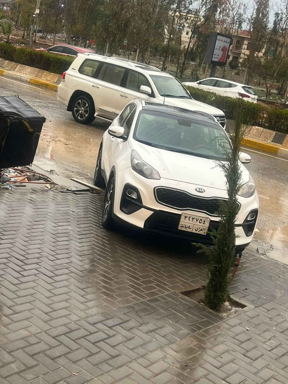 سبورتج ٢٠٢١خليجي بيه باب خلفي وجاملغ خلفي فقط 
ولباب الي بصف السايق بي شخطه ممعدله تتعدل بارد
السياره جديده السعر ١٨٥
للستفسار *********** متواجد واتس عنوان السياره بغداد وزيريه
