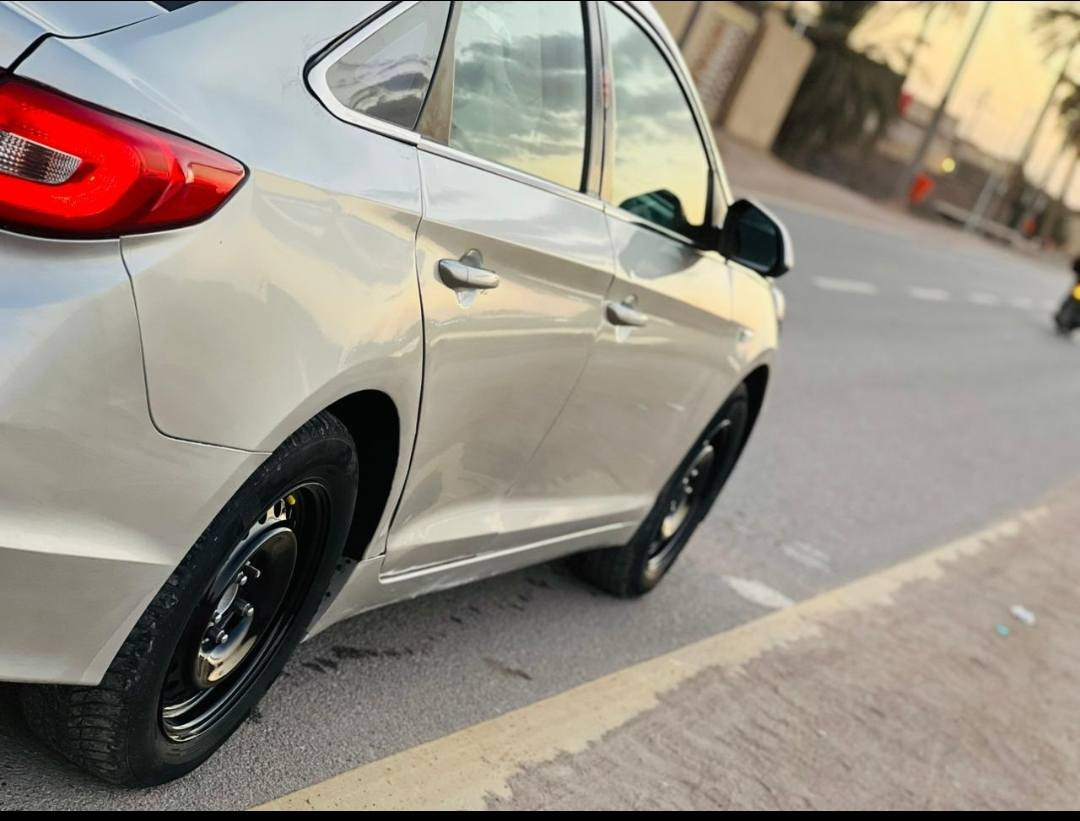 سوناتا 17
قران 48
مكينا 2000
السياره جاهزه 
مكان السياره البصره 
السعر 65
گصه جنطه 
***********
***********
