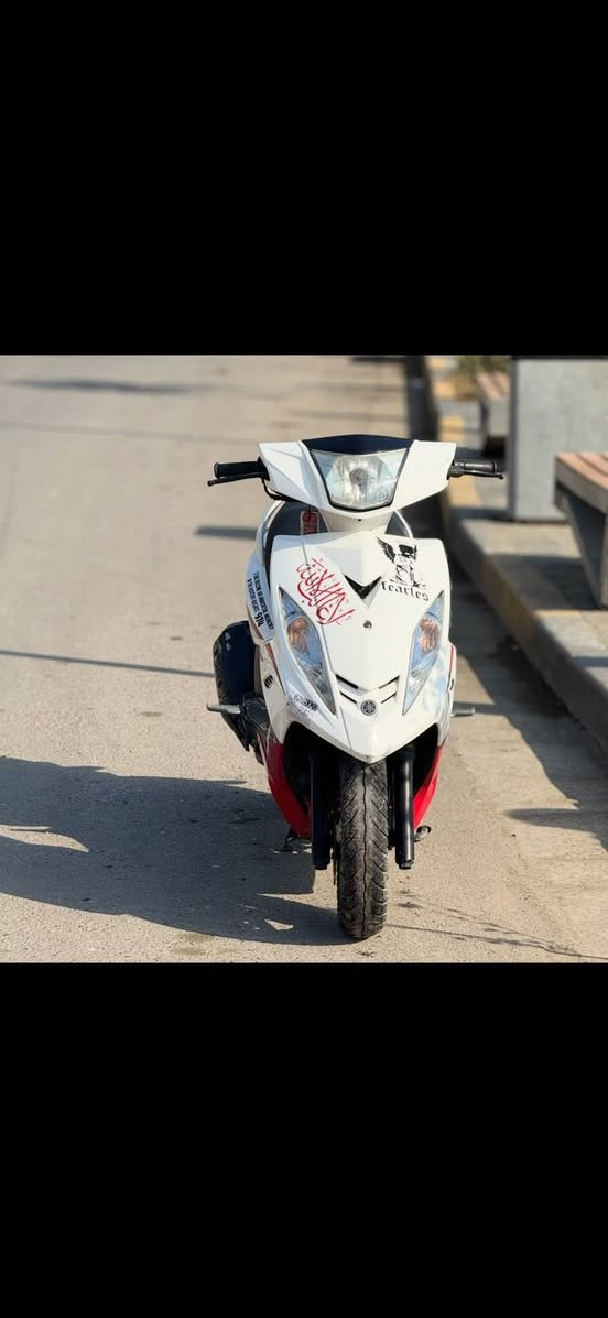 السلام عليكم دراجة جيتي ار للبيع دراجة كفالة كامله من كلشي تجي تاخذها من باب البيت مكفولة كفاله عامة بيها فقط الكليو متر ميشتغل منضومه زنون  عارضها ب925 وبيها مجال بسيط مكاني الاعظميه رقم ***********
