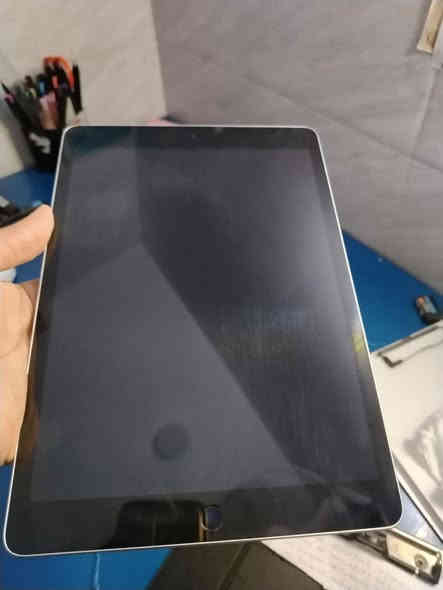 سلام عليكم 
أيباد 9 
ذاكره 64 
جهاز نضيف ما بي اي شي 
ما داخل تصليح ما مفتوح 
جهاز جديد مثل ما واضح بل صوره 
ويا كارتونته وشاحنه وكيبل 
مكان نجف سعر 270.وبي مجال للشراي
رقم *********** ما بي واتساب 
متواجد ماسنجر
