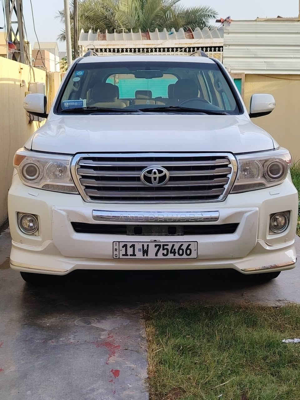 ---

*🚙 للبـــــــيع  | Toyota Land Cruiser 2010 🚙*

*المواصفات:*
- الموديل: 2010
- الحالة: مكفولة عام عدا الدعاميات - مكينة وكير على وضع الشركة 100%
- الرقم: بغداد، بإسمي مباشرة | تحويل فوري
- المواصفات: فول مواصفات عدا الكشن الكهربائي
- الإطارات: 4 تايرات جديدة
- البطارية: جديدة
- التبريد: ثلج ❄️ شغال 100%
- الحدادية: جيدة ونظيفة
- الصبغ: وكالة عدا الدعاميات

*المكان:* النجف الأشرف  
*السعر:* للجادين فقط، السعر على الخاص والمفاصلة بالمعقول

*ملاحظة:* السيارة نظيفة وما تحتاج صرف دينار، جاهزة للاستخدام مباشرة

للاستفسار والصور الإضافية: تواصل خاص

الاتصال للجادين فقط
***********
***********
