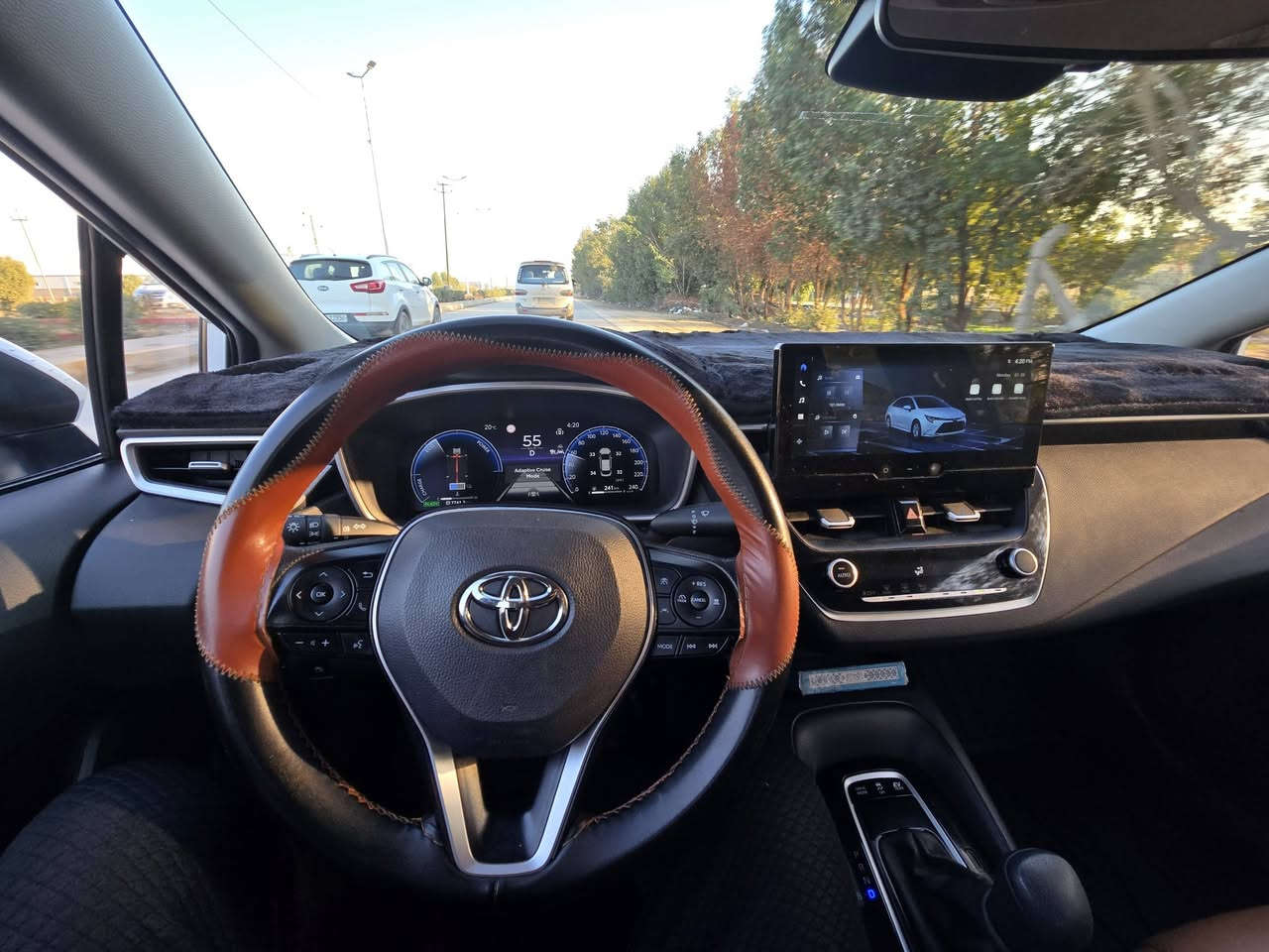 السلام عليكم .. كورلا هايبرد ٢٠٢٤
السياره مكفوله كفاله عامه . ماشيه ٢٤ الف . داخل جلد لونين 

مواصفاتها معروفه رادار امامي . مثبت سرعه . قياده شبه ذاتيه . تحذير مغادرة المسار . كامره خلفيه . شاشه كبيره . وبعد بيها هواي مواصفات . السعر ١٤٥ مكان السياره بابل للاستفسار ***********
