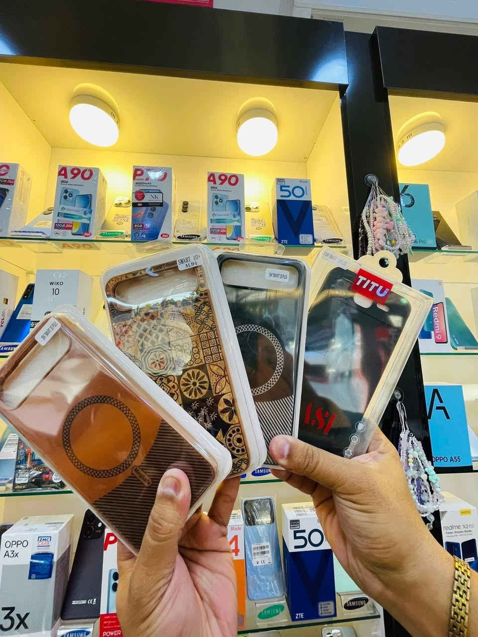 السلام عليكم عرض على جميع الكفرات ومتوفر جميع الايتيمات
الحديثه والقديمه  رجالي ونسائي 3كفرات السعر 5000دينار فقط ومتوفر توصيل جميع محافظات العراق 

————
زبائننا الكرام 🌹 كما وعدناكم بأن نكون اقرب اليكم 😍
#خصم_خاص_لمتابعين_صفحتنا ✅
دوام موضفي المركز👨🏻‍💼
#من الساعة 8:00 🕘 صباحا الى الساعة 11:00 ليلا 🕘
جميع ايام الاسبوع  ⏰
الاداره:***********
رقم المبيعات ☎️ *********** - ***********
رقم الصيانة 🔧⚙️ ***********

العنوان 🚕🚶🏻🚶‍♀️ بابل - قضاء المحاويل - مجاور مستشفى المحاويل العام -مقابل الصيدليه الحديثه
شكرا ❤️ لزبائن  #مكتب_حازم للهواتف النقاله لدعمهم المتواصل لنا
