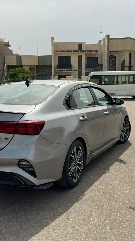 كيا فورتي موديل 2023 (GT-Line)
الموقع: كربلاء المقدسة

 رقم أربيل الدولي باسمي – تحويل جاهز  

 المواصفات:

 • محرك 2000 سي سي (دوش)

 • ناقل حركة أوتوماتيك

 • شاشة كبيرة جيتي لاين ( Apple CarPlay+ Android Auto)

 • كاميرا خلفية دوارة 

 • فتحة سقف

 • نظام بصمة للأبواب + بصمة تشغيل 

 • بصمة صندوق ذكي + تشغيل عن بعد

 • رادارات أمامي + جانبي + خلفي (قيادة ذاتية)

 • تحديد سرعة (Cruise Control)

 • إنارة ترحيبية بالأبواب + اشاير بالمري

 • تبريد بيانو منفصل 

 • نظام صوتي 8 سماعات + مضخم صوت( Harman Kardon ). 

 • شاحن لاسلكي 

 • اوتو هولد 

 • لد امامي +خلفي 

 الحالة:

 • ماشية:38,000 ميل (قابل للزيادة)

 • حادثة: قطعتين تبديل الجاملغ والبنيد بدون شواصي

والسيارة جاهزة من كلشي گير ومحرك وتبريد 

 السعر: 140 ورقة 

 للتواصل: متوفر واتساب ***********
