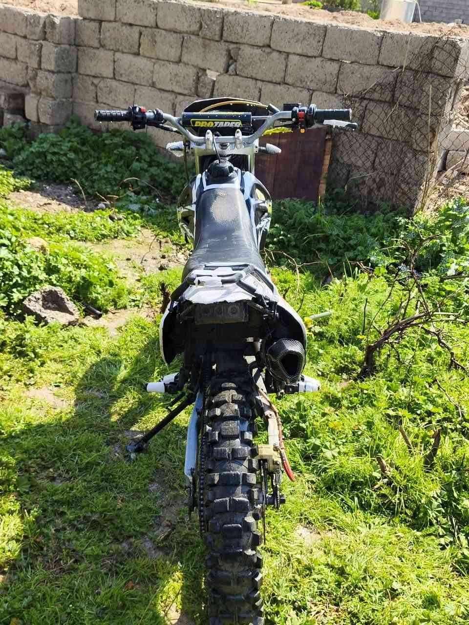 سلام وعليكم قفاز كاويار محرك250 موديل 2023 شرط نضيف كلشي شغال
السعر 700وبي مجال للطيبين مكاني قريه العوسجه***********
