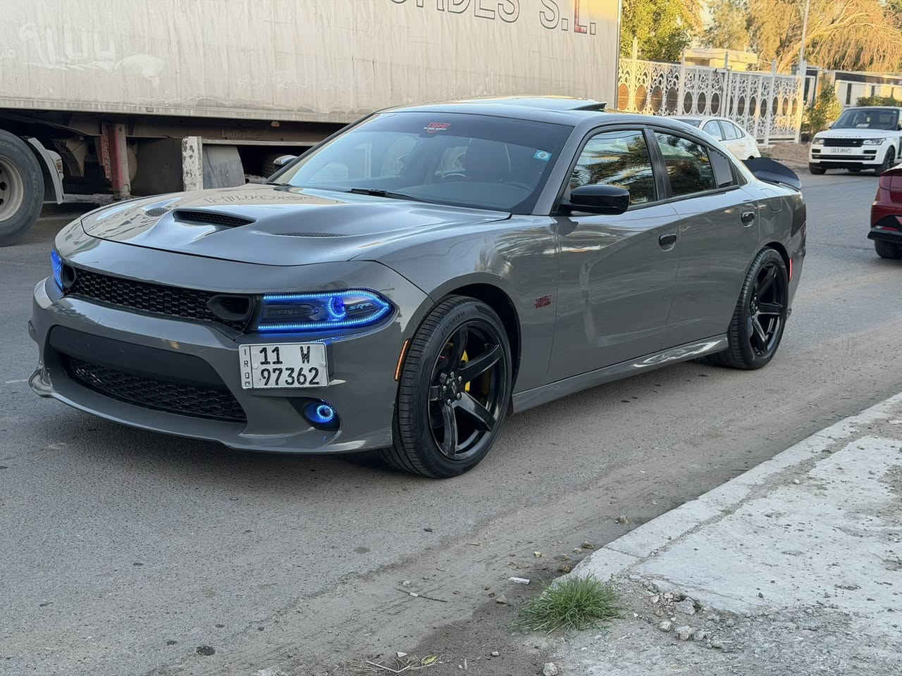 السلام عليكم سعر جدا مناسب
جارجر ارتي مديل 2018اصل 
لون سمتتي 
رقم بغداد تحويل اي مكان
ماشيه 60 حقيقي شرط الفحص
موصفات سياره
فتحه سلايت
شاشه كبير 
مبدل غرفة كاملة دايتونة 
بصمه تشغيل عن بعد
كامره دواره حساس خلفيه
لد متغير
 دويم بايب صوت رعب + بوابات اطفاء الصوت مشتغليها يم علي الوادي
مكينه وكير مكفولات
صدر امامي خلفي قبل سبوعين مشتغله 
التايرات الخلفية 315 والامامي 275 وتخم عليها جديد
ويل نجمة خسفة قوية 
السياره مبرمجة يم مصطفى ايكل 
السعر 187 وبي مجال بسيط 
الحادث جاملغ وبنيد وبيها قطعتين كلير امريكا بدون فتح بدون معجون الجاملغ الخلفي والباب الخلف السايق
مكان السياره بغداد
للتواصل ***********
