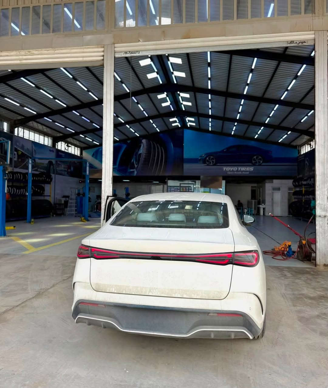 BYD seal 6 
2025
***********

 للبيع 

– BYD Seal 6 موديل 2025

- بي واي دي سيل 6 موديل 2025

 المدينة –  بغداد -  بسماية

•     المسافة المقطوعة    - 23000 الف كلم 
------------------------------------------------------------ 
 السعر:        24،500،000 عراقي

الوارد: وكالة الصين
 حجم الجنوط: 17 إنش
 عدد الركاب: 5 ركاب
• المحرك: 4 سلندر 1.5 لتر + نظام هايبرد Plug-in
• ناقل الحركة: أوتوماتيك E-CVT
• نظام الدفع: أمامي FWD
• استهلاك الوقود: اقتصادي جداً
 نظام الهايبرد
• يعمل بنزين + كهرباء
• إمكانية السير على الكهرباء فقط لمسافة تقارب 60 كم
• شحن منزلي أو عبر محطات الشحن
• داخلية جلد فاخرة
• شاشة وسطية كبيرة دوّارة
• شاشة عدادات ديجيتال
• Apple CarPlay & Android Auto
• كاميرا خلفية + حساسات وقوف
• دخول ذكي Keyless
• تشغيل بصمة Start / Stop
• شاحن موبايل لاسلكي
• تحكم كامل بالمقود (ستيرن)
• وسائد هوائية متعددة
• نظام الثبات الإلكتروني ESP
• نظام مانع الانزلاق ABS
