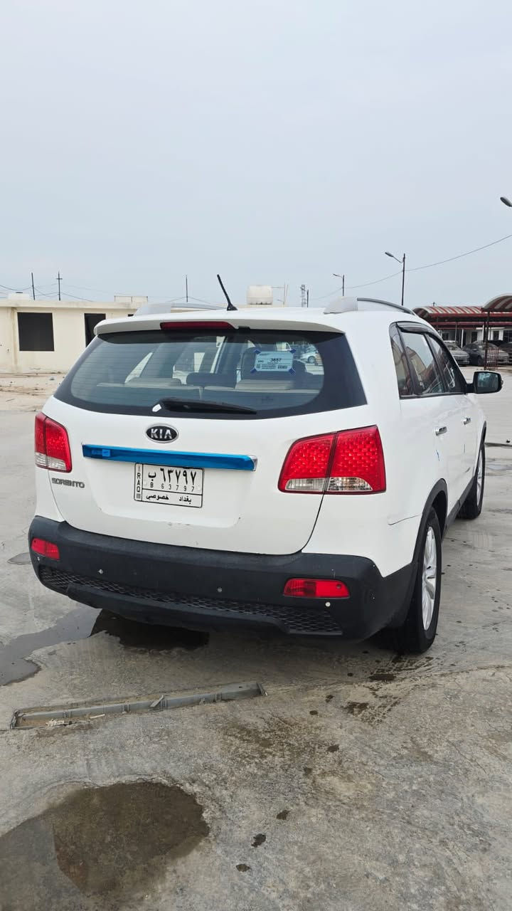 السلام عليكم 
سورنتو موديل 2012 خليجيه 
كير ومحرك بحاله جيده 
بيها صبغ بلجنطه 
شاشه تحكم مقود جهتين ثلاث قطع تبريد 
4 سلندر 2400 دوش 7 راكب 
رقم بغداد سياره حلو ونضيفه 
مكاني بغداد اليوسفية ناحية الرشيد 
السعر 134 وبي مجال بسيط 
*********** غيث الحميري
