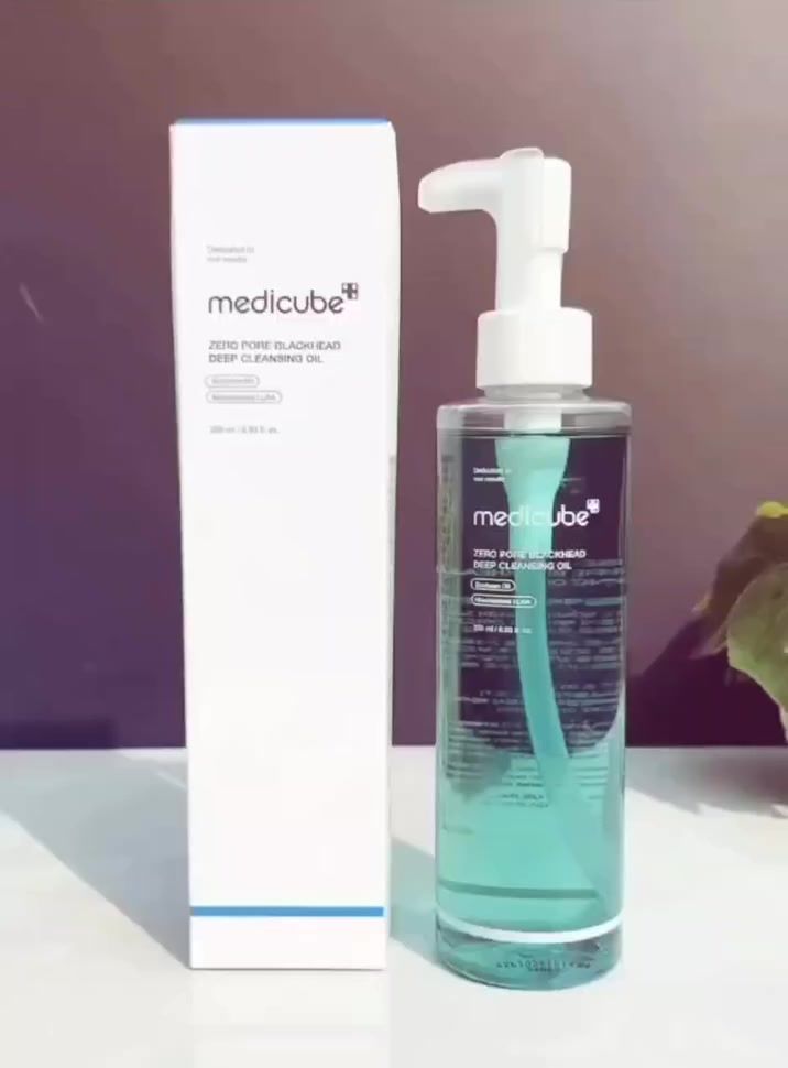✨غسول زيتي لتنظيف عميق للبشرة من ميديكيوب الكوري 🇰🇷🇰🇷منتج للعناية بالبشرة مصمم لإزالة الرؤوس السوداء والدهون الزائدة والمكياج والشوائب العميقة من المسام.   . 
✅الفوائد الرئيسية :
✔️ يعمل الزيت على إذابة الدهون المتصلبة والشوائب، مما يساعد على تنظيف المسام بعمق وتقليل ظهورها. كما يزيل المكياج وواقي الشمس بفعالية.
#الاصلي المنشأ كوريا 🇰🇷💯

سعر الدرزن ٧٢ الف
للحجز والاستفسار مراسله على الخاص 
✔️ يوجد لدينا توصيل لجميع محافظات العراق✔️


**إذا كنت صاحب هذا الإعلان وتريد حذفه لأي سبب، رجاءا أرسل رسالة إلى الدعم الفني**