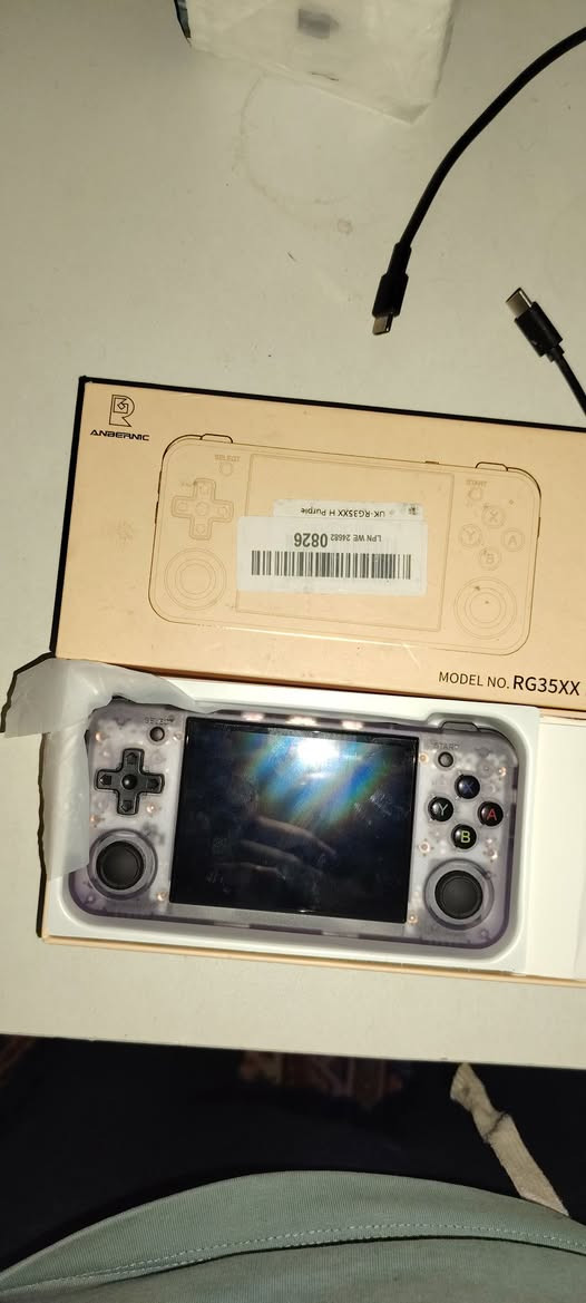 rg35xx h  مع متجر  منزله انا بيك تنزل منه اي لعبة تريد من داخل الجهاز


**إذا كنت صاحب هذا الإعلان وتريد حذفه لأي سبب، رجاءا أرسل رسالة إلى الدعم الفني**