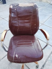 كرسي • للبيع