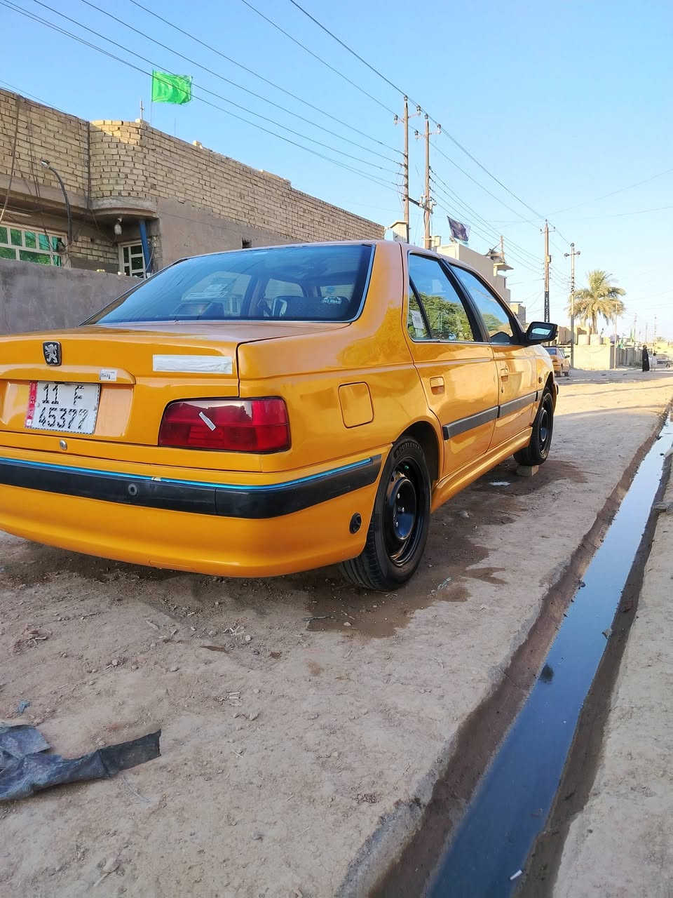 سلام عليكم أخوان بيجو بارص ٢١ للبيع سيارة جديدة ومال جناي سيارة جاهزة من كل النواحي تبريد مكينة كير كلة مكفول منضومة غاز بيهة قبق جنطة مبدل أثر دحجة بسيطة مبدلينة للجمالية وربع الجاملغ الخلفي مرشوش بدون معجون وبدون تصليح السيارة كلش جديدة ومتعوب عليهة مكاني بغداد النهروان *********** السعر ٦٦ وبيهة مجال وأذى أكو مراوس بخصوصي  أروس
