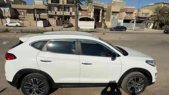 السلام عليكم 
توسان 2020 خليجي 

مواصفاتها:
السياره فول ماعدا البنراما 
كراسي 2 كهرباء 
شاحن واير ليس 
تحكمات سترين 
جلد وسياره مدوشمه اسود وبيجي جلد الاصلي
لايتات 5 عدسات IED 
اشاره لكزز 
سبيرها مناز السياره بحالت الوكاله ع ايد وحده استخدام شخصي 
المسافه 66 الف كم حقيقي 

السعر: 218 وبيها مجال بسيط 
للاستفسار : *********** حسن ♥️
