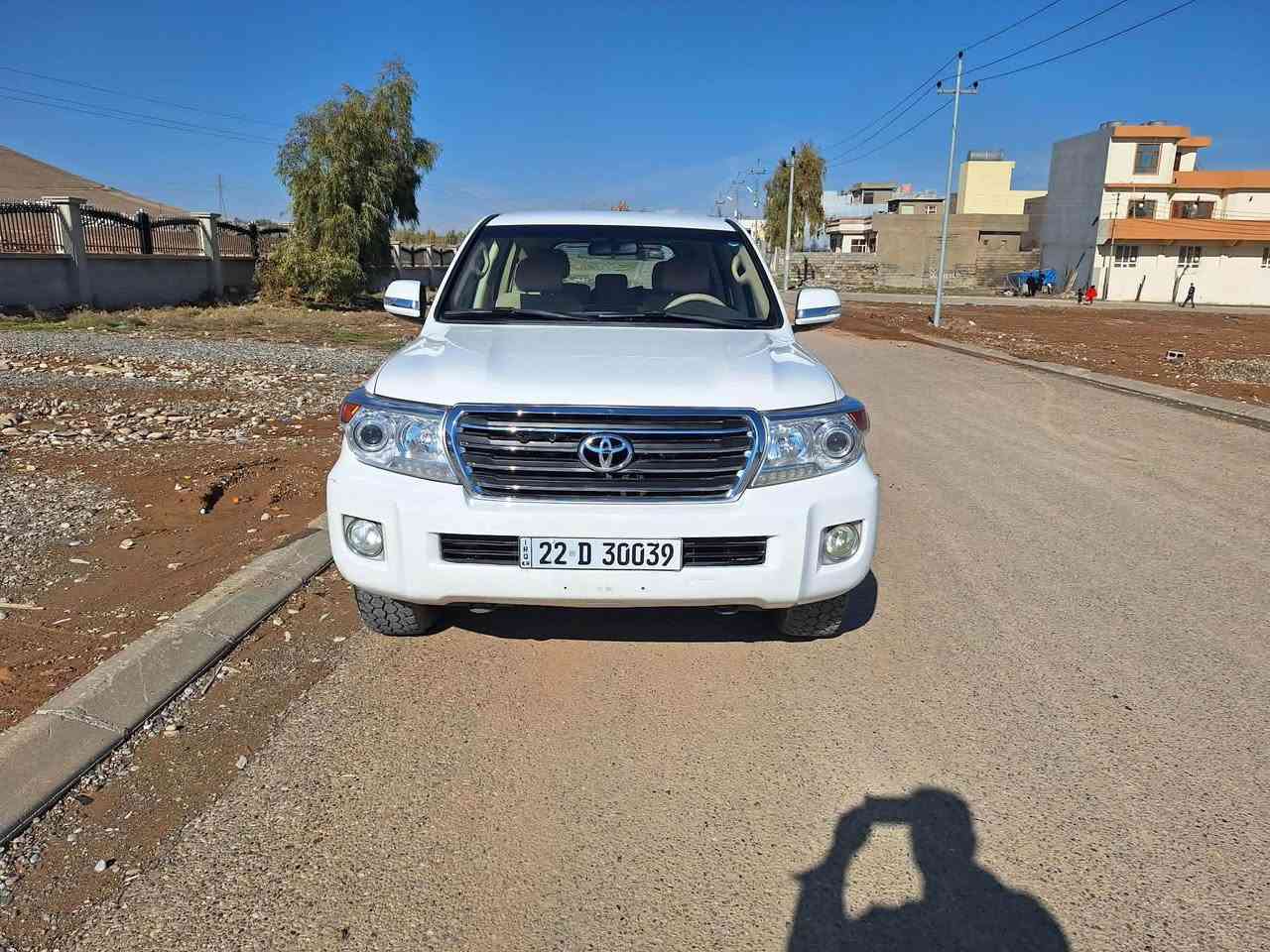 تويتا لاندكروزر موديل ٢٠١٣ بي بوياخ گيرو مه كينه ي به شرت سپانه ي لي نه دراوه مالي دوسته سه نه وي تازه يه به ناوي خومه وه يه مواسه فاتي G  ٢٩٨ وه ره قه و مه عامه ليه زور كه م   ***********  *********** شمشمل, السليمانية
