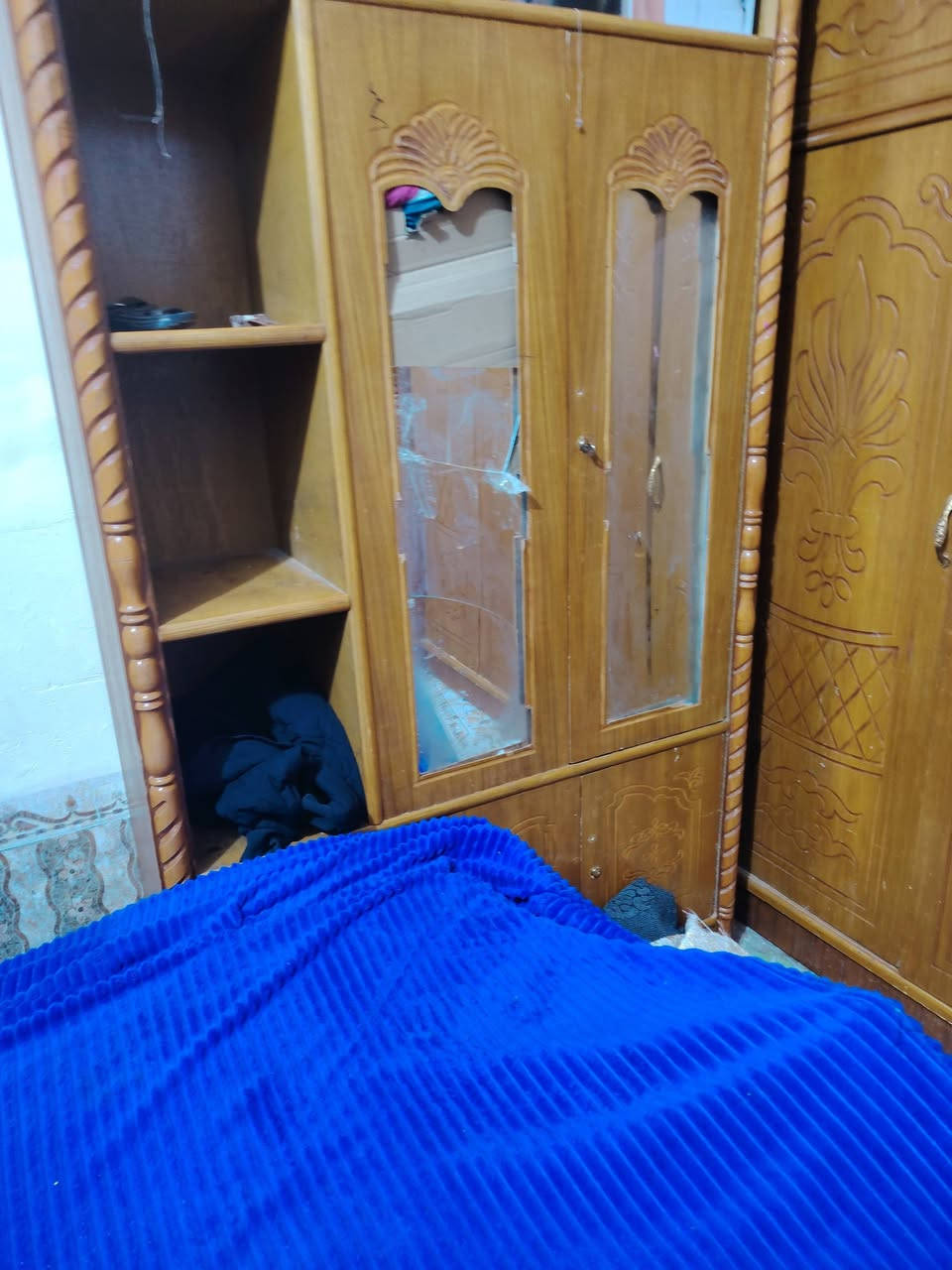 غرفه خشاب ام سته البيع نضيفه المكان شطره السعر، 600 وبيه مجال ***********
