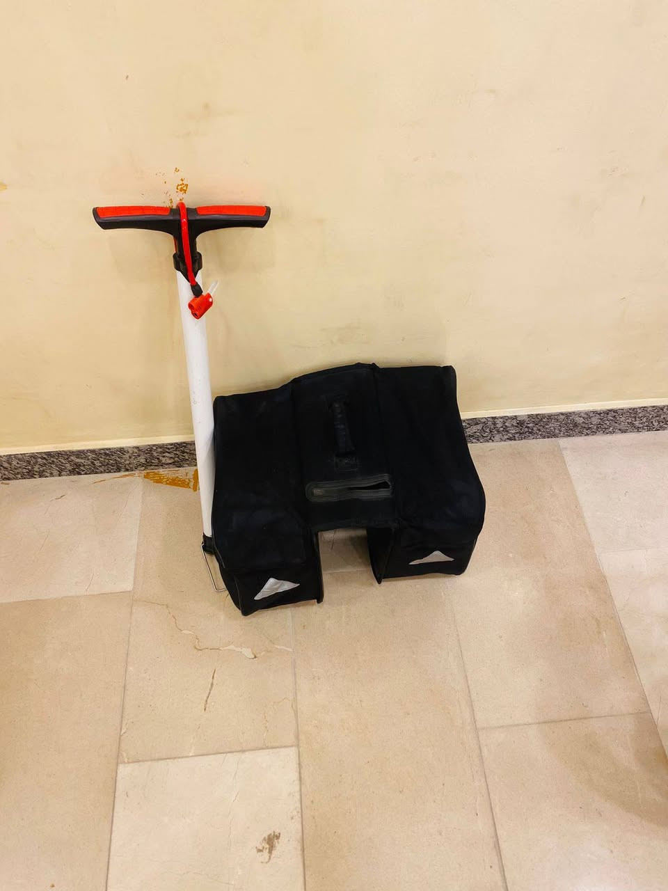 للبيع: دراجة كهربائية KTM 🚲⚡
الحجم: 28 إنش
السرعة القصوى: 20 كم/س
المساعد: بايدر (Bafang)
بطارية قابلة للشحن
فرامل قرصية قوية
تصميم جبلي متين وعصري
ملاحظة: الدراجة بحالة ممتازة وجاهزة للاستخدام مباشرة.
💰 السعر  700.000 ألف قابل للتفاوض للجادين فقط
📞 للتواصل: [***********]

ملاحظة مستخدمة اسبوع فقط
