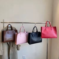 حقيبة جلد • ألوان جذابة • بيع جملة