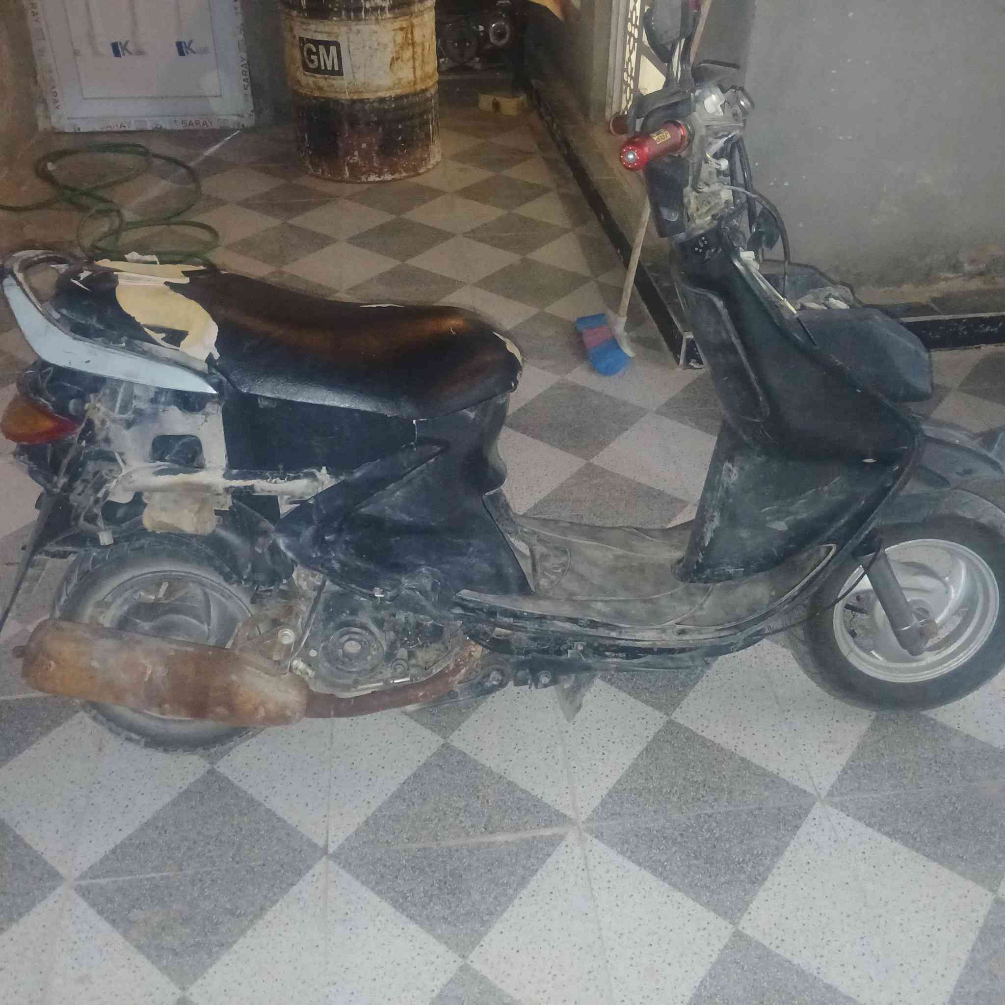 سلام عليكم دراجه فراشه نثيه مكفوله من الفتح شرط جيب اي واحد وتعال شلعه ومعدل فولل كفراته كامله بس جردات تشتغل هندي حطله باتري تشتغل سلف العنوان ديوانيه حي الامين سعر 300وبيها مجال للشراي 🇮🇶***********
