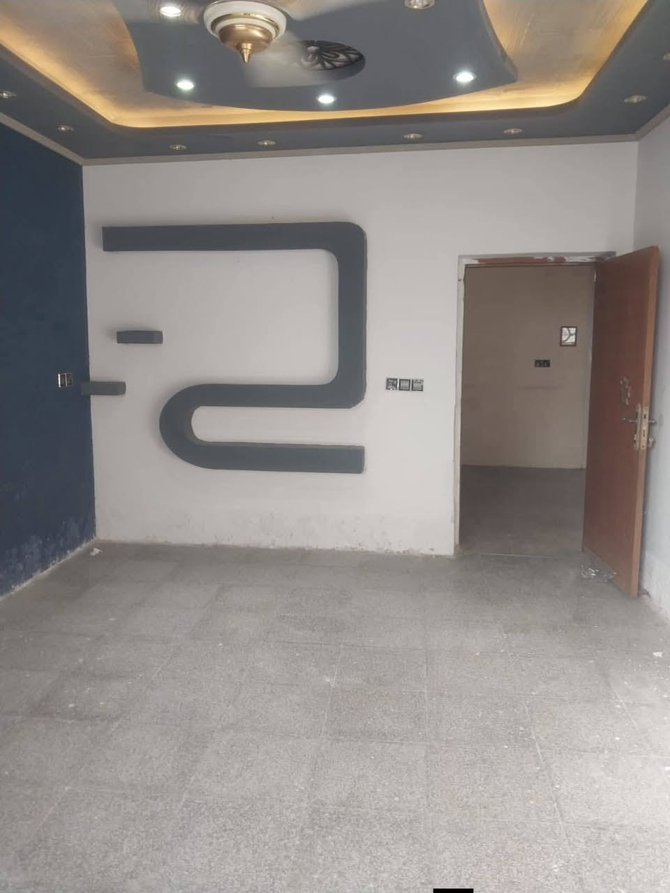 بيت للايجار المساحه 150متر يحتوي على غرفه نوم وكلدور وصاله ومطبخ ومجمع صحيات وكراج سياره العنوان📍 شارع ٨٠مال كربلاء حي الاساتذه خلف شئوون العشائر للاستفسار اكثر الاتصال على الرقم التالي 👇📞 
***********
