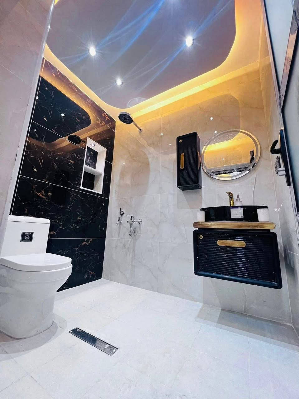 السلام عليكم
دارين للبيع بناء جديد درجة اولى مساحة كل دار 55م واجهة 6م مدخلين في منطقة حي الجهاد ديوان الضباط كل دار يحتوي على 3غرف نوم وصاله ومطبخ وخدمات عدد 2 للاستفسار الاتصال على الرقم 
*********** واتساب..
