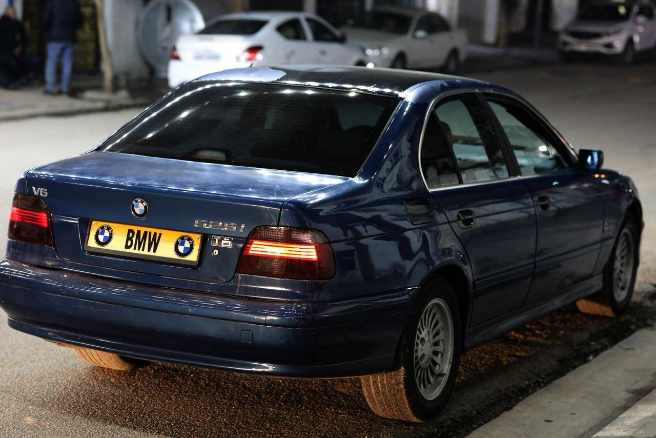 Bmw 2001
دەبل دیجیتال 525i A

مەنەفێست ایبراهیم خەلیل 

کۆدی ئاسایشی هەیە
 
گێڕ ئۆتۆماتیک و سپۆرت عادی

جام ئۆتۆماتیک

پێش و دوای کەپسە بێ دەعم 

تەقەوڕەقەی تیا نیە زۆر مەزبوتە

سەیارەکە زۆر جوان و بێ مەسرەفە 

سعری /35مەجالێ کەم 

شوێن / چەمچەمال

***********
***********
